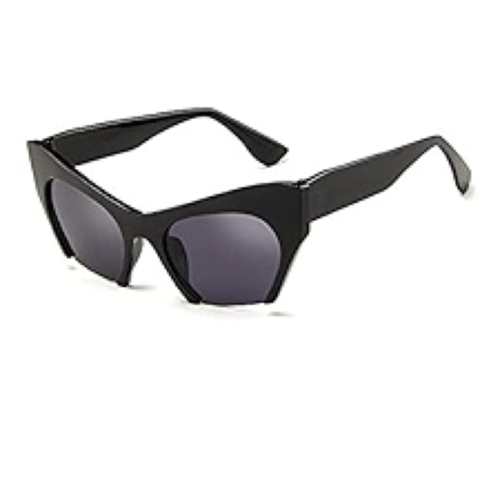 SOLD❌  NWT• Women’s Black Cat-Eye Sunglasses🌟